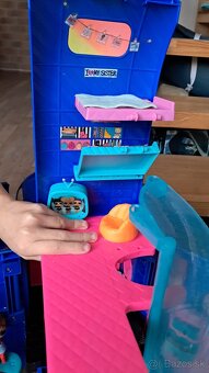 L.O.L. karavan a bazénom a šmýkalkou - 3