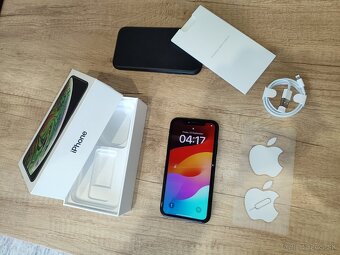 iPhone XR - super stav / v záruke - batéria 97% - 3