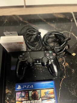 Predám PlayStation 4 - 3