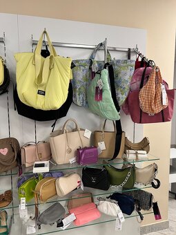 Dámske kabelky/tašky - mix 71 ks - 3