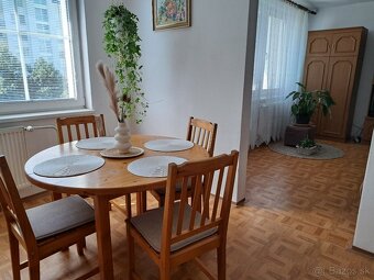 Okrúhly stôl so stoličkami-masív - 3