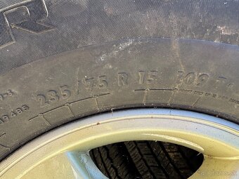 Pneu s diskami 235/75 R15 - 3