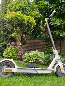 Predám elektrickú kolobežku Mi Electric Scooter 3 – ako nová - 3