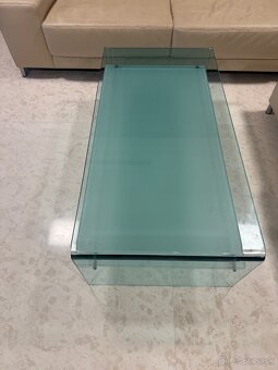 Skleneny konferecny stolik - 3