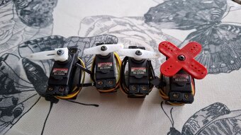 Hitec serva s prislusenstvom - 3