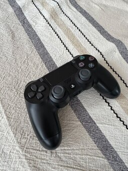 predam ovladac na playstation 4 dualsense v dobrom stave - 3