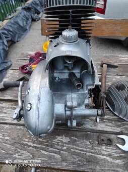 Motor jawa250 - 3