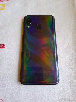 Samsung galaxy A40 čierny dual sim plne funkčný Vypálené dis - 3