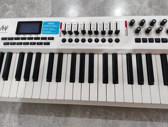 M audio axiom61 - 3
