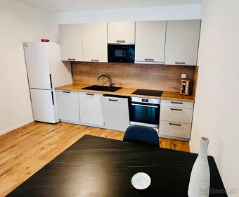 Slnečný 2-izbový byt s veľkým balkónom – Pod Vŕškami, Záhors - 3