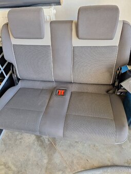 Treti rad sedadiel na VW Cady - 3