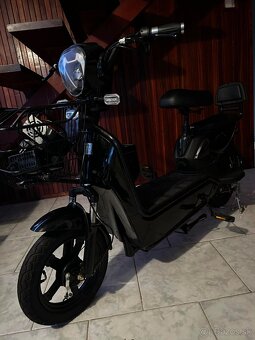 Predám elektricky skúter 350w + čisto nové baterie - 3