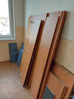 Dosky po demontáži kuchyne za odvoz - 3