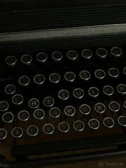 Pisaci stroj Olivetti - 3