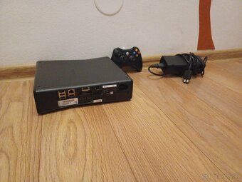 Predám Xbox 360 Slim - 3