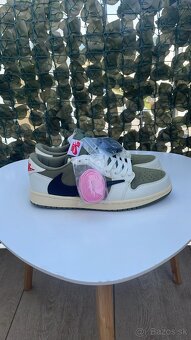 Air Jordan 1 Low OG “Olive” Travis Scott - 3