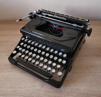 Starožitný písací stroj GRANTA Model 90 z roku 1940 - 3