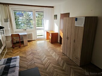 Izba v byte na prenájom, nepriechodná s balkonom - 3