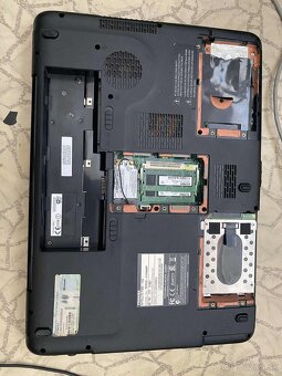 Predám nt toshiba satellite p300 1 a 8 2 jadro 2 gb ram - 3