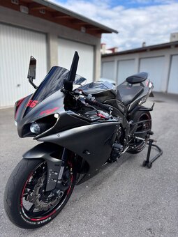 Yamaha R1 Big Bang - 3