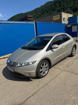 Honda civic 8g 1.8 103kw - 3