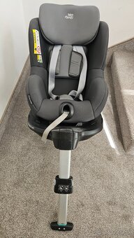 Predám 360° otočnú sedačku Britax Romer Dualfix M i size - 3
