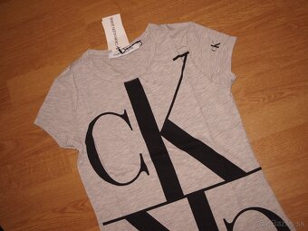 Calvin Klein dámske šedé tričko - 3