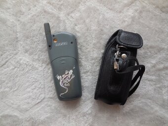 ALCATEL One Touch 302. Dobrý stav. Je potrebná nová batéria. - 3