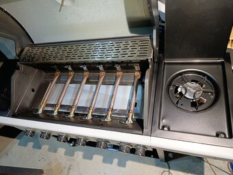 6+1 horákový nerezový plynový gril - 3