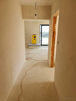 MODERNÉ STROJOVÉ OMIETKY A STIERKY - 3