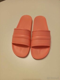 NOVÉ ŠLAPKY č.42+PEŇAŽENKA+SLNEČNÉ OKULIARE=len za 5€ - 3