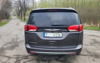 2017 Chrysler Pacifica Touring L - 3