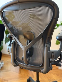 Herman Miller Aeron – veľkosť B | Graphite | Pre tvrdé podla - 3
