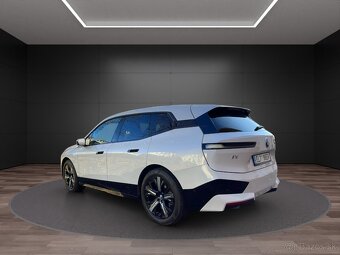 BMW iX 50 xDrive, Sport, Skylounge, DPH, SOH 96.3% - 3