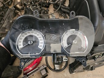 Rozpredám Jaguar XF 2.7d 152kw - 3