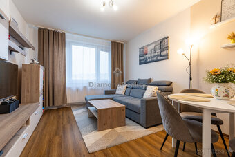 NA PREDAJ KRÁSNY 3 IZBOVÝ BYT S VÝHĽADOM NA MESTO | 64m2 + L - 3