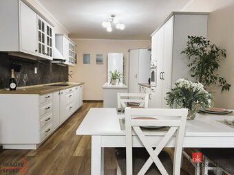 NA PREDAJ | Priestranný 3-izb byt s vlastnou predzáhradkou – - 3