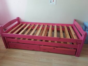 Predá detskú dievčenskú posteľ. - 3