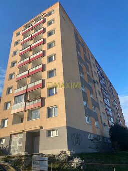 Ponúkame na predaj 3- izbový byt na Dlhých Dieloch na ulici  - 3