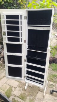 Ikea stolička 25eur, zrkadlová skrinka 25eur - 3
