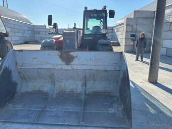 Teleskopický nakladač Manitou - 3