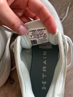 Dámske tenisky Under Armour UA W HOVR Omnia - 3