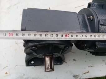 Snekova prevodovka s elektromotorom 0,55kW - 3
