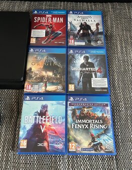 PlayStation 4 (PS4) (1TB) + 1x ovládač - 3