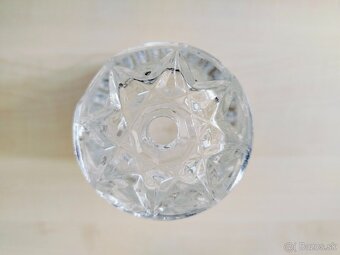 Křišťálová váza jenom pro umele kytky - 3