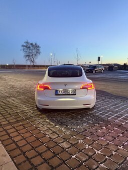 Tesla Model 3 Long Range AWD (2021) Najazdené: 93 000 km - 3