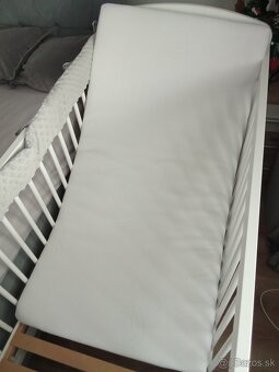 Predám detskú postieľku+ 2x matrac, plachty, mantinel... - 3