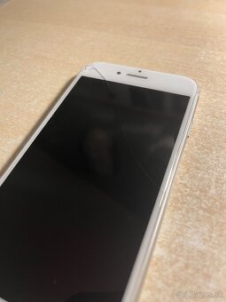 Biely IPhone 8 - 128 GB - 3