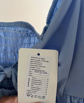 Bledomodré mini saty s maslou s vyrezom cez vystrih - 3