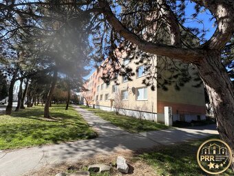 PREDANÉ Predaj 2iz.bytu (56m2) v širšom centre Bánoviec n/ - 3